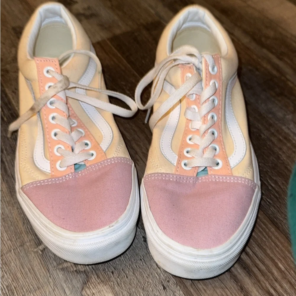Vans - Picture 1 of 3